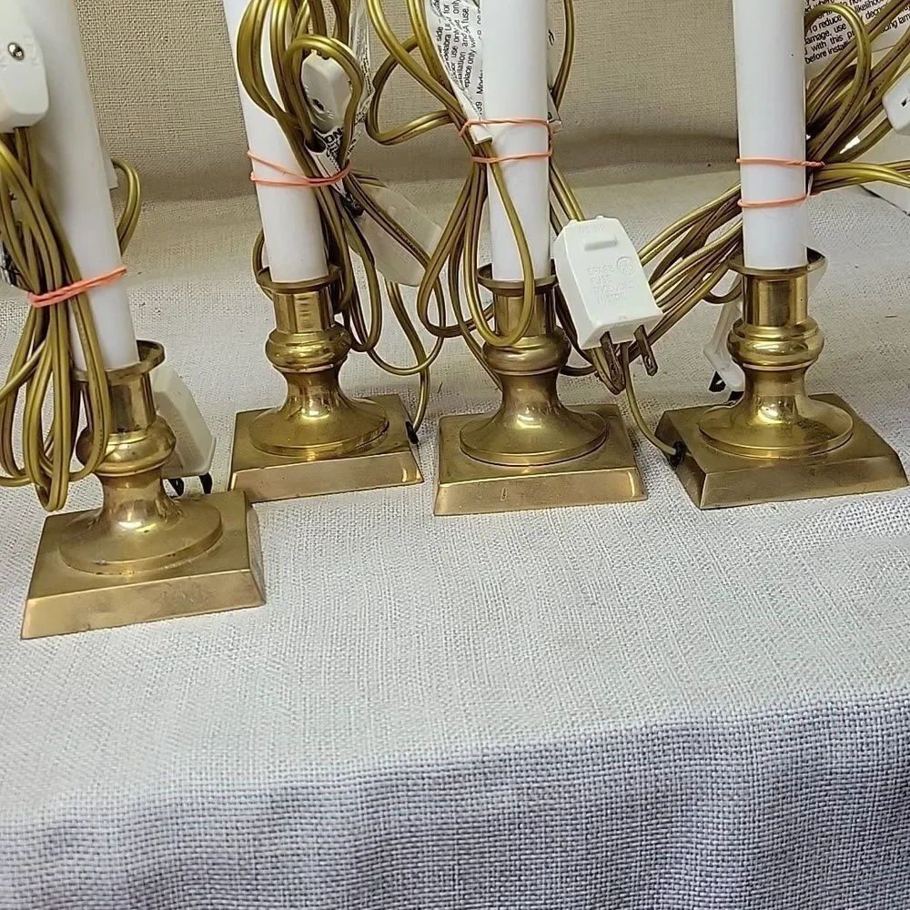 LOT OF 4 ELECTIC BRASS BASE 7” CANDELSTICKS WITH SWITCH AND BULBS. Set‎ 2